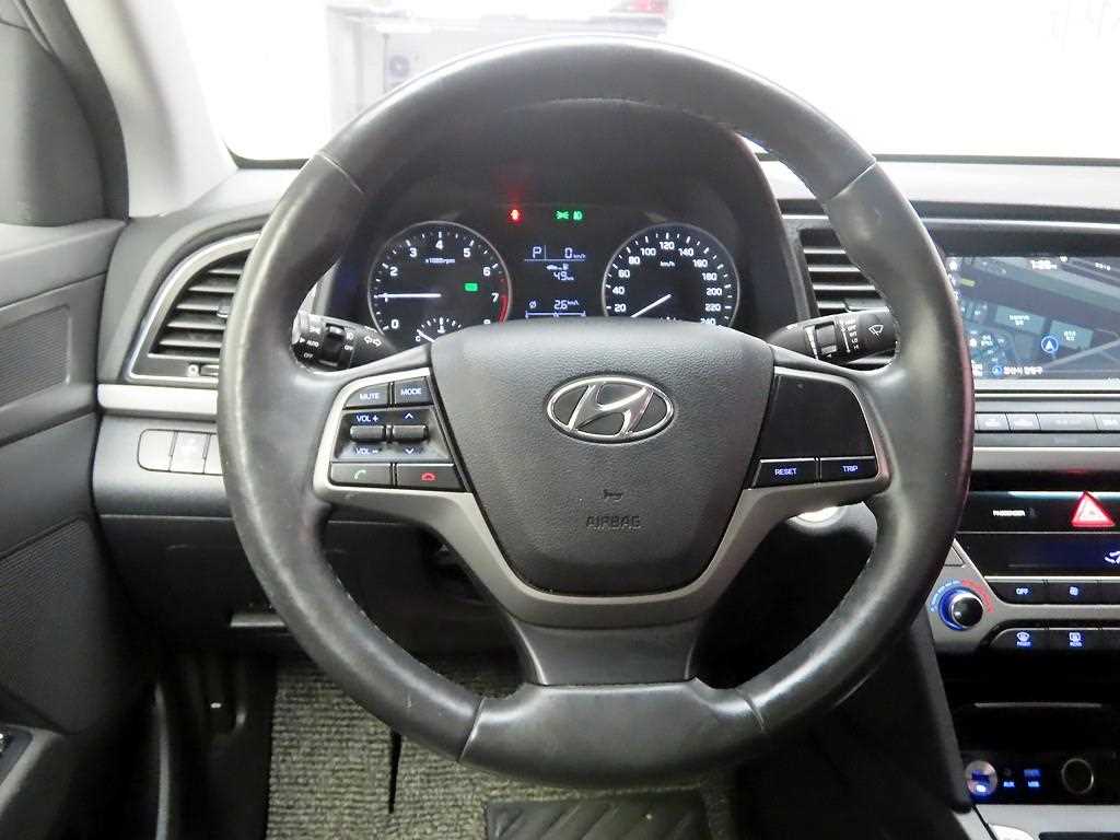 HYUNDAI Avante - Vista 8