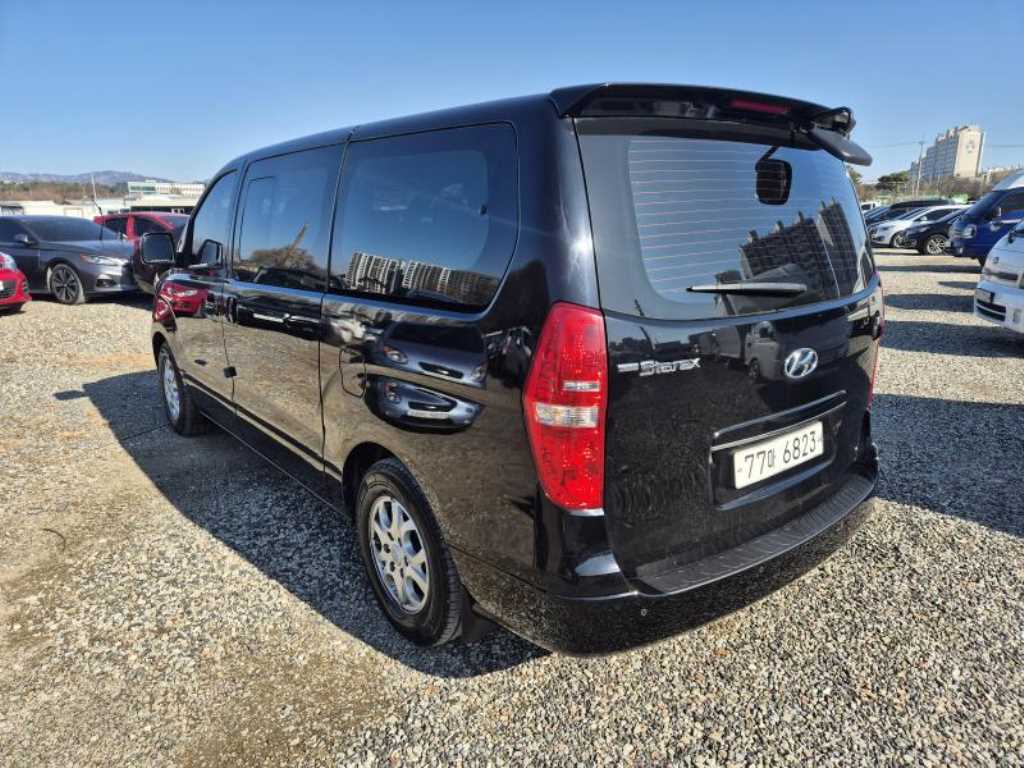 HYUNDAI Starex - Vista 4