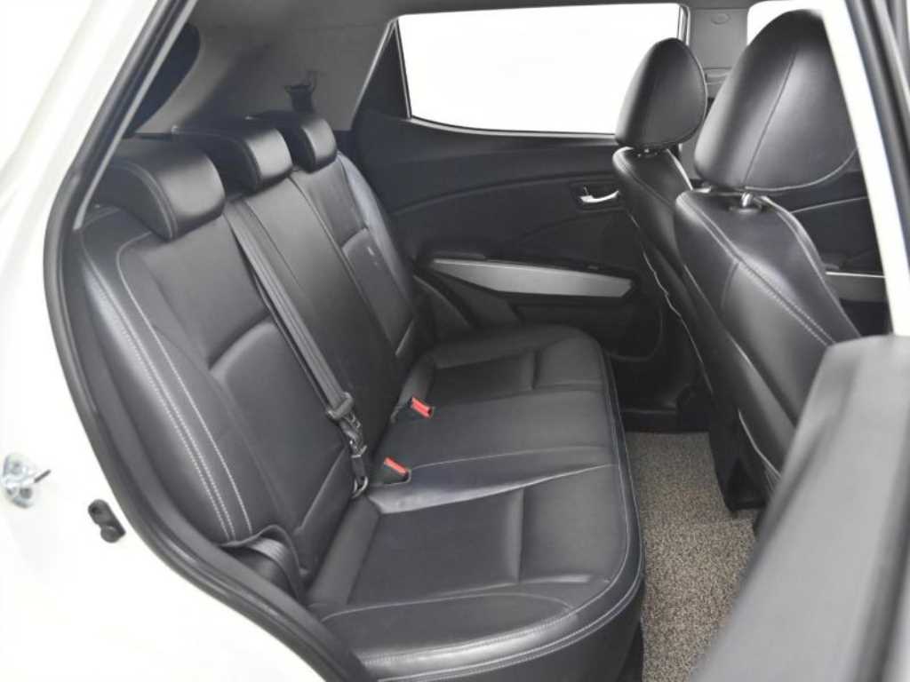 Ssangyong Tivoli - Vista 12