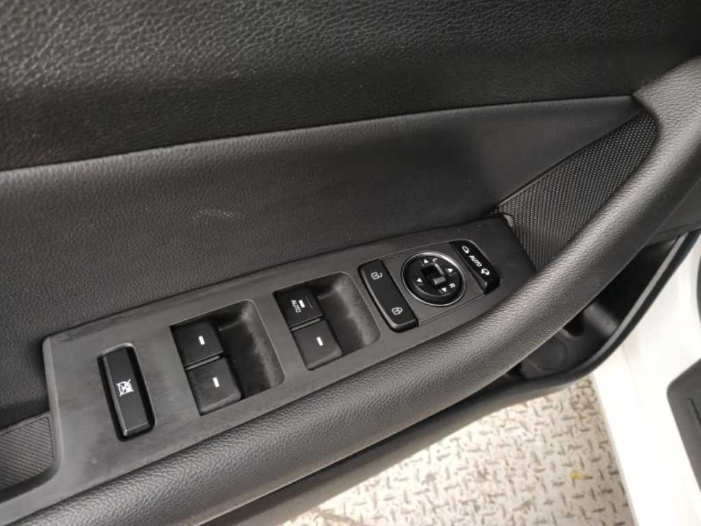 HYUNDAI Sonata - Vista 9