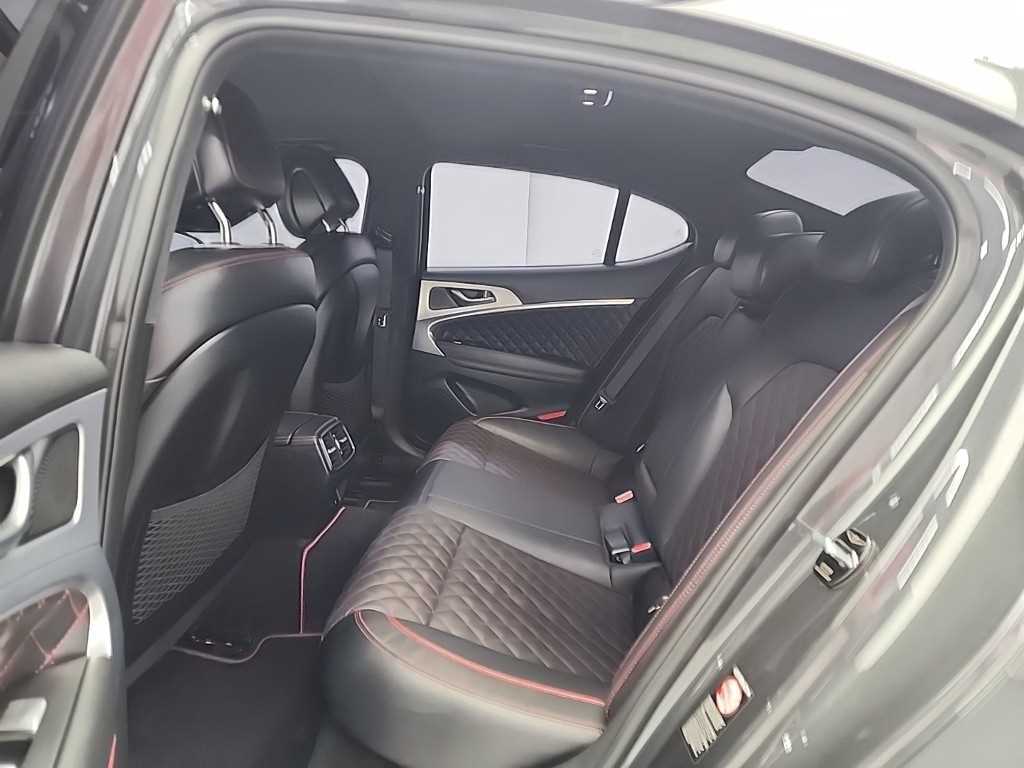 Genesis G70 - Vista 12