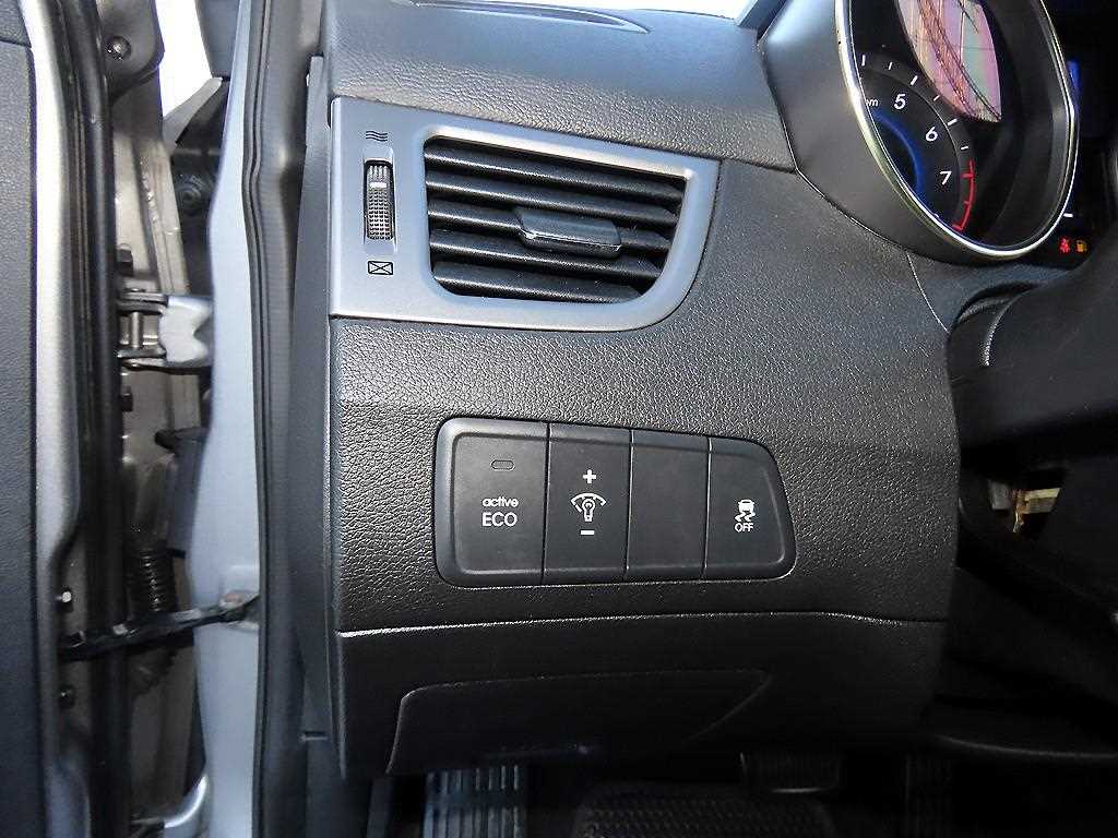 HYUNDAI Avante - Vista 12