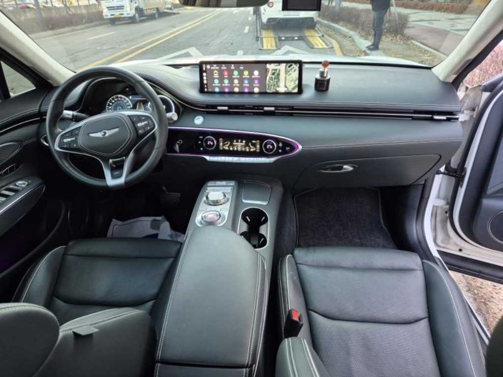 Genesis GV70 - Vista 10