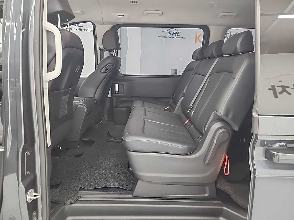 HYUNDAI Staria - Vista 11