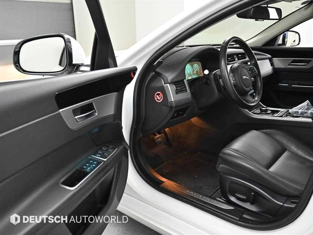 Jaguar XF - Vista 11