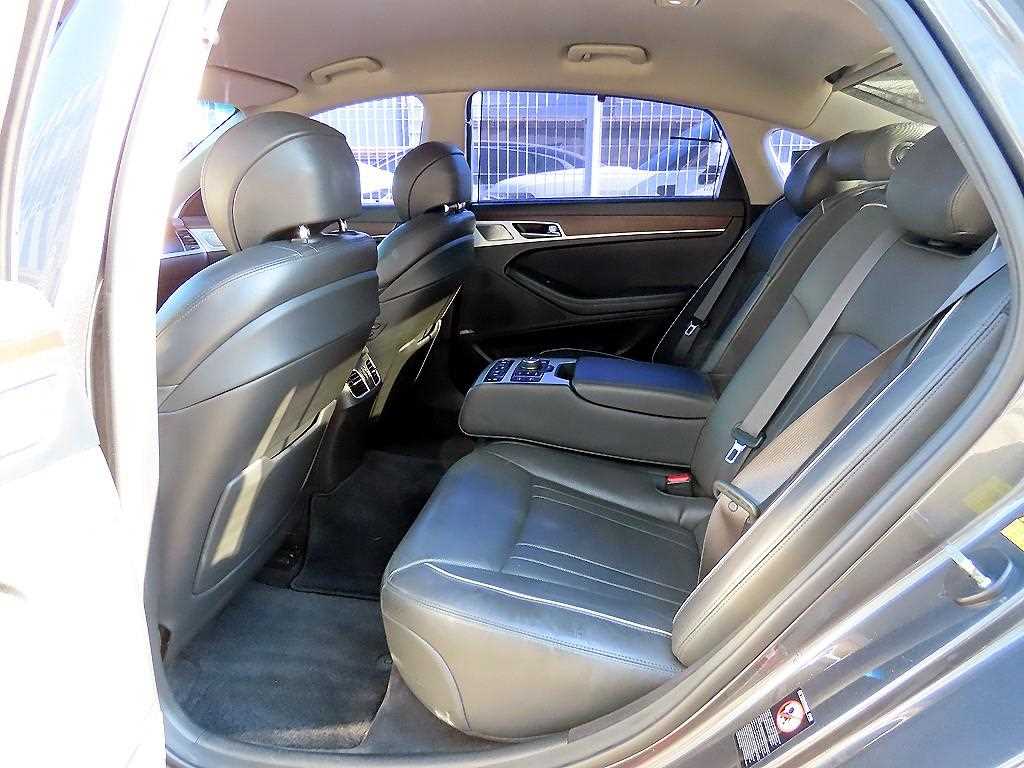 Genesis G80 - Vista 6