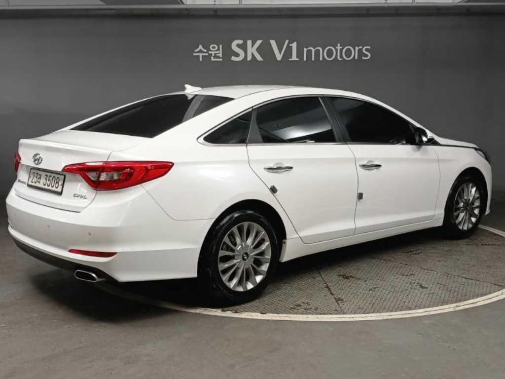 HYUNDAI Sonata - Vista 4