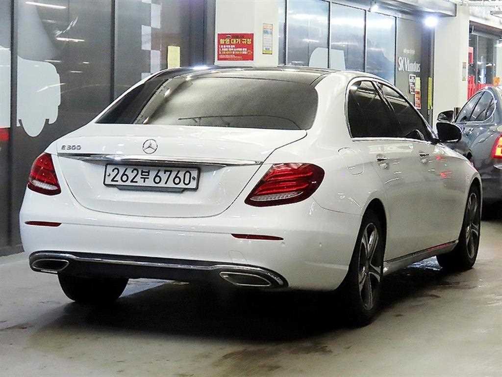 Mercedes Benz E class - Vista 4