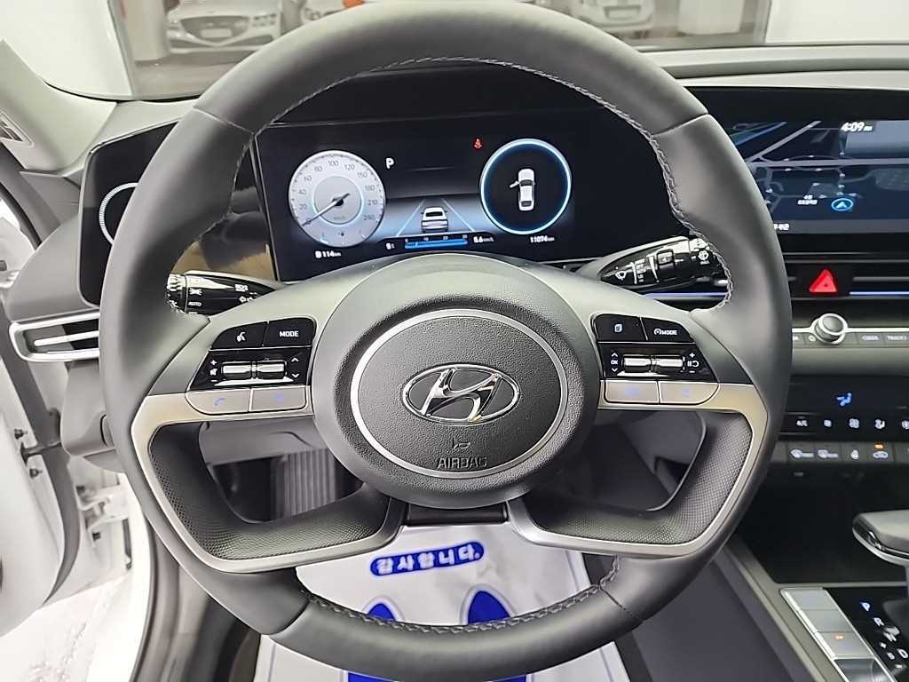 HYUNDAI Avante - Vista 9