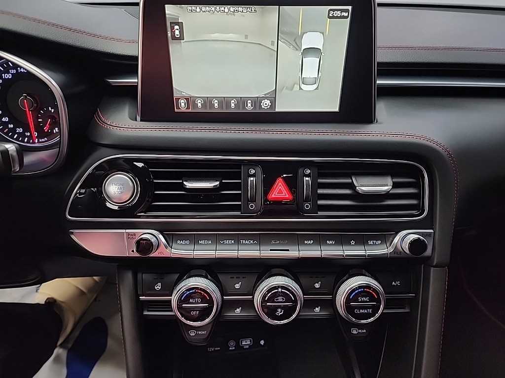 Genesis G70 - Vista 10