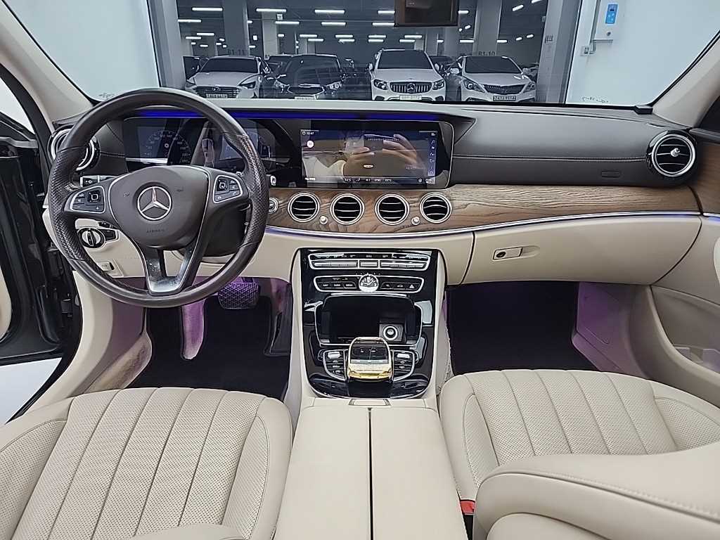 Mercedes Benz E class - Vista 7