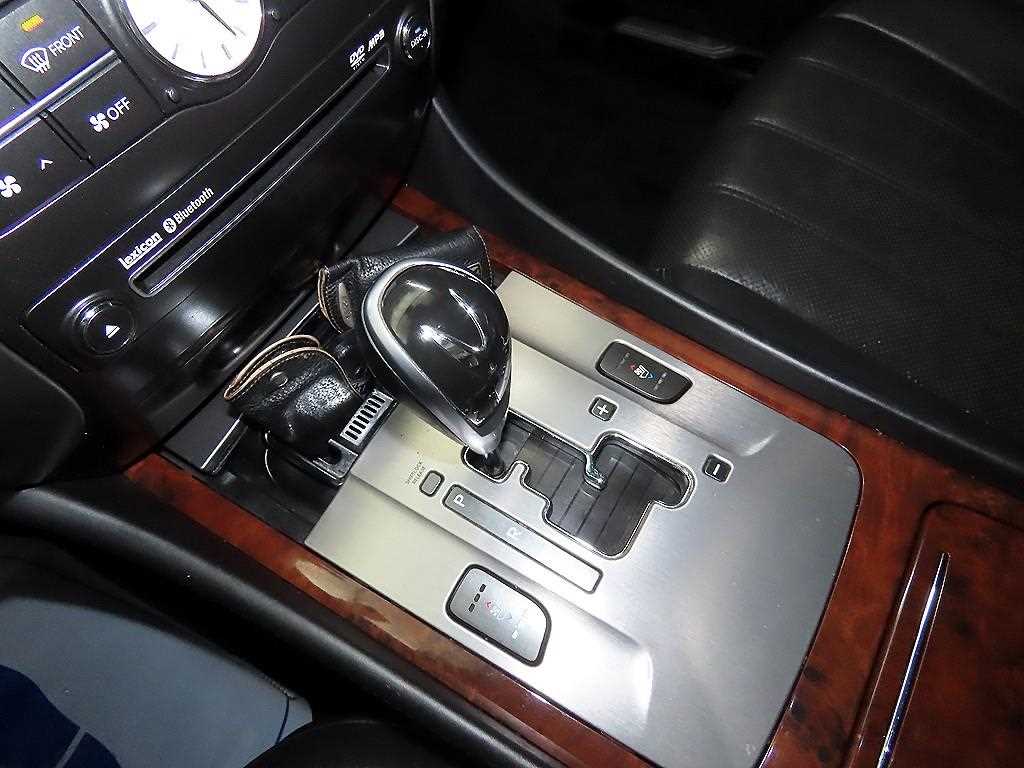 HYUNDAI Equus - Vista 12