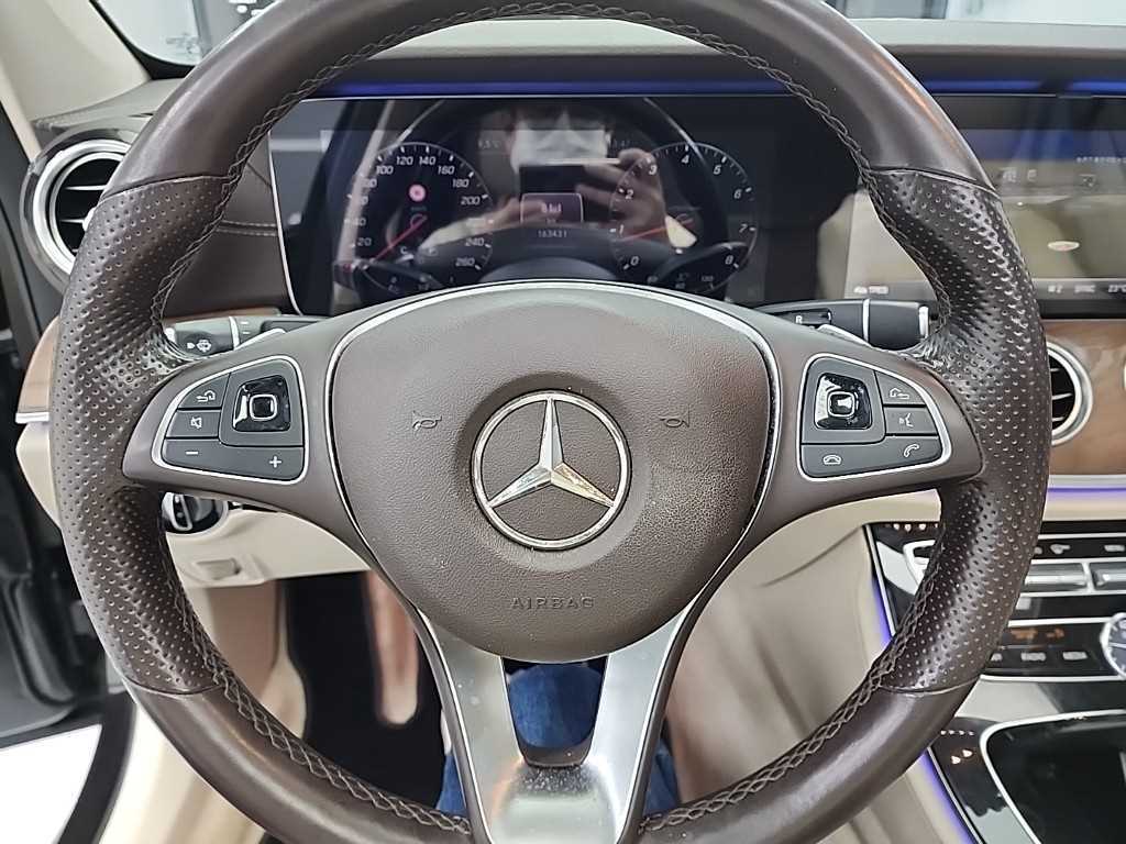 Mercedes Benz E class - Vista 9