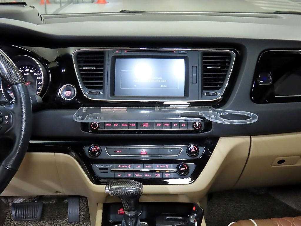 KIA Carnival - Vista 11