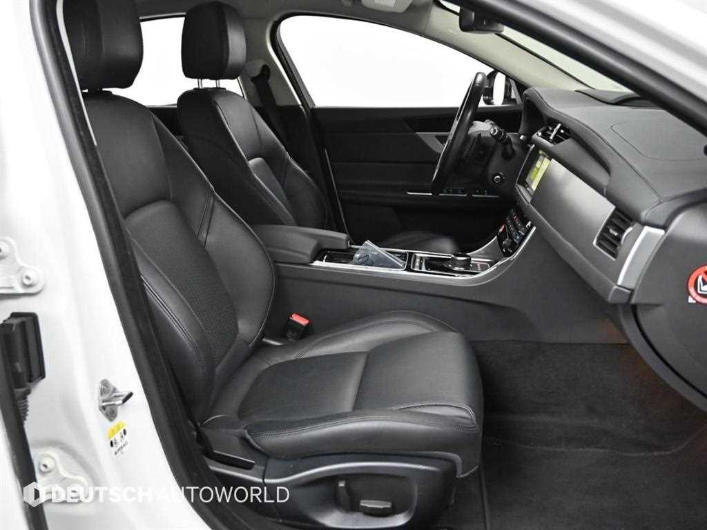 Jaguar XF - Vista 10