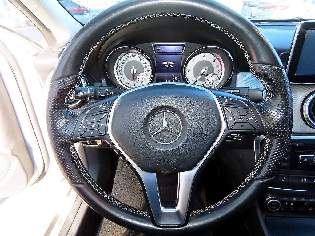 Mercedes Benz GLA Class - Vista 7