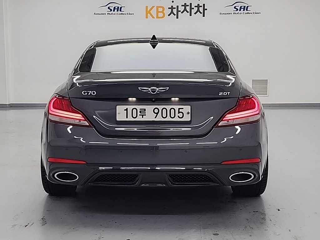 Genesis G70 - Vista 3