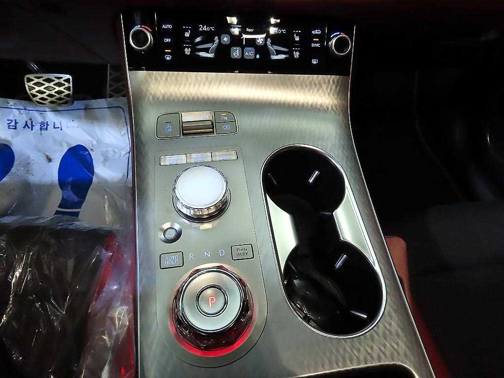 Genesis GV70 - Vista 12