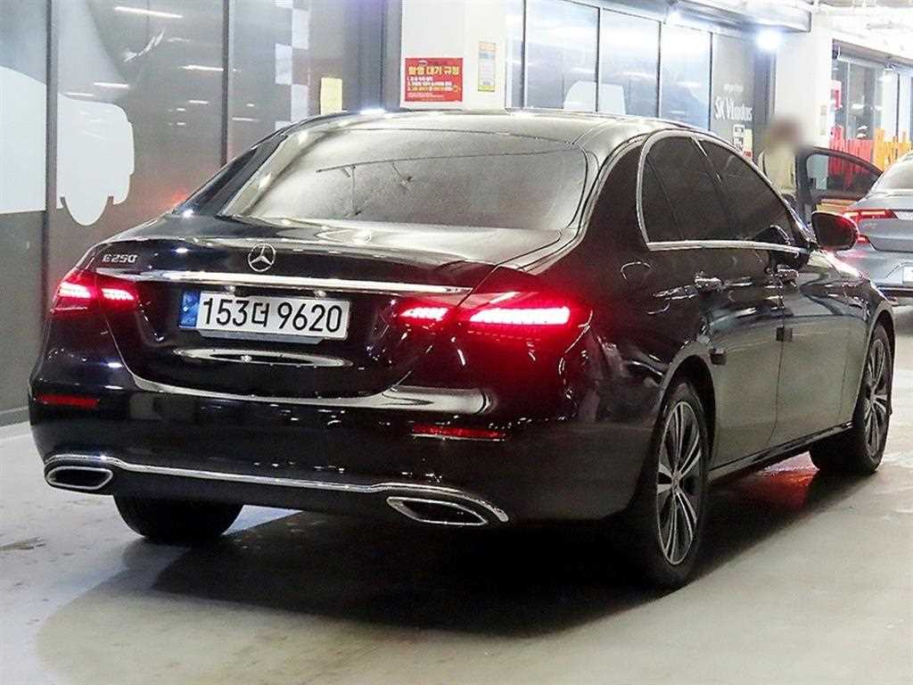 Mercedes Benz E class - Vista 4