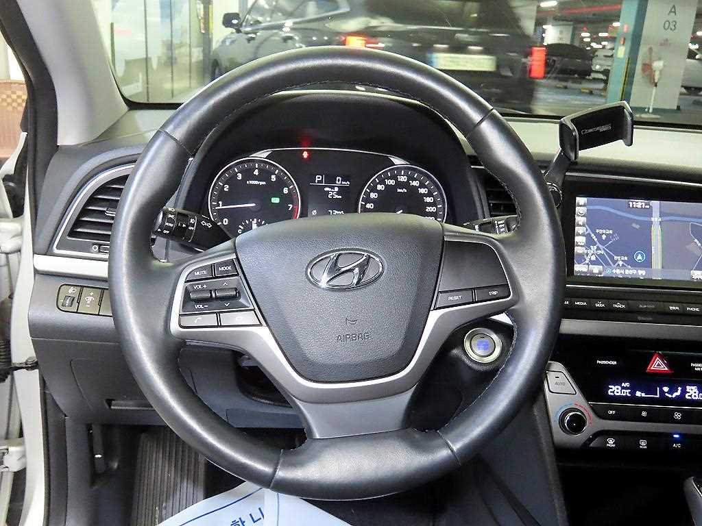 HYUNDAI Avante - Vista 8