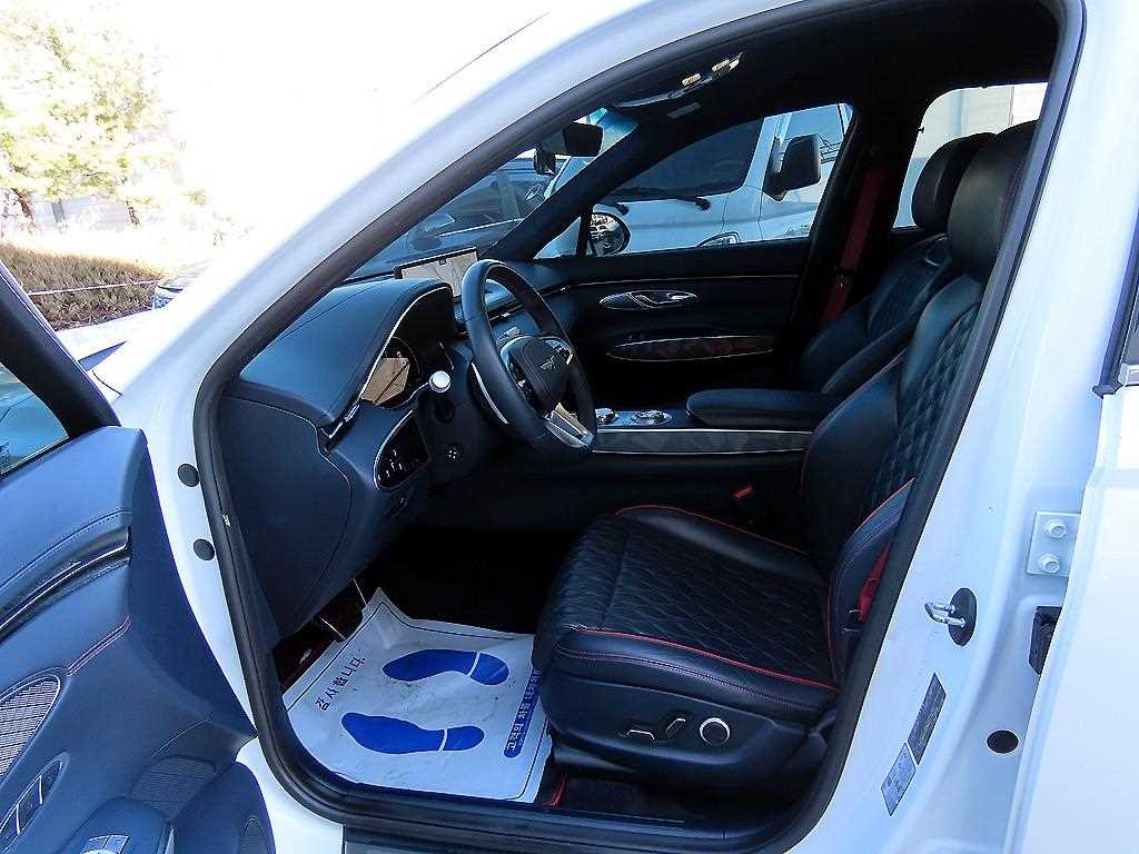 Genesis GV70 - Vista 5