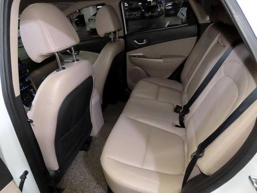 HYUNDAI Kona - Vista 7