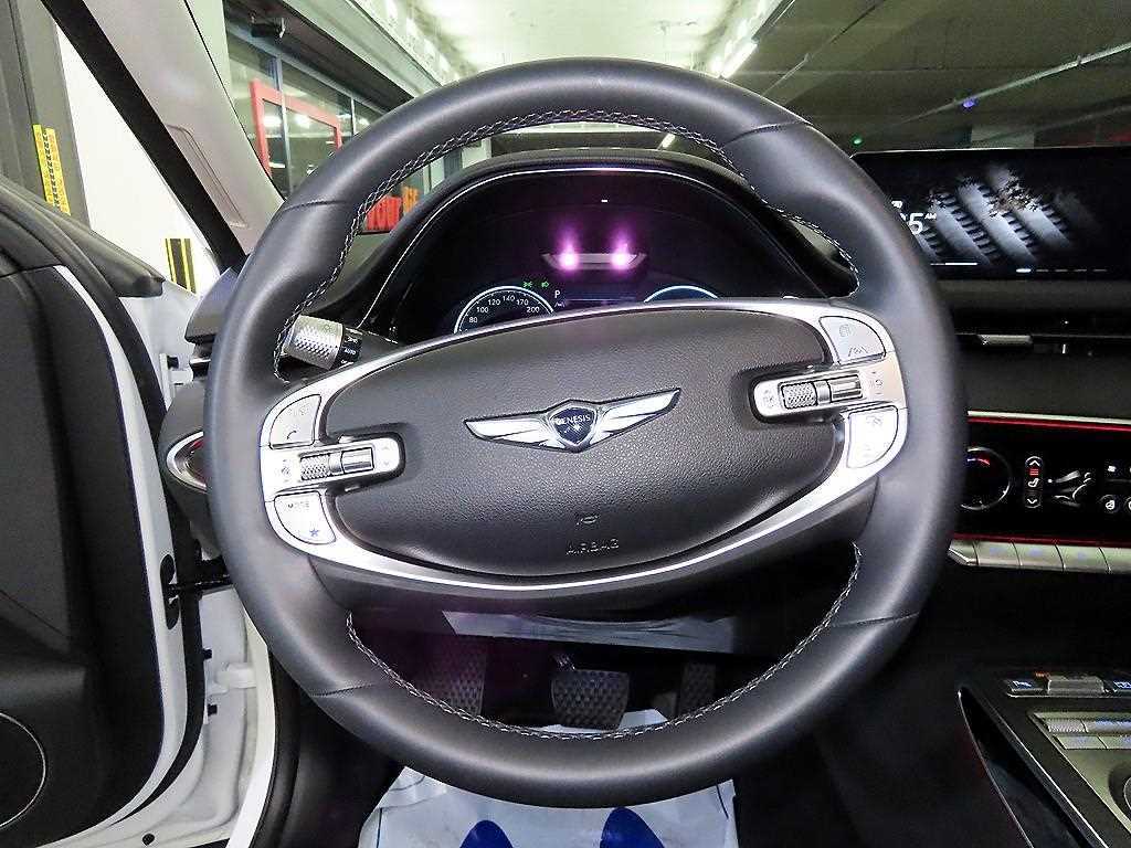 Genesis GV70 - Vista 8