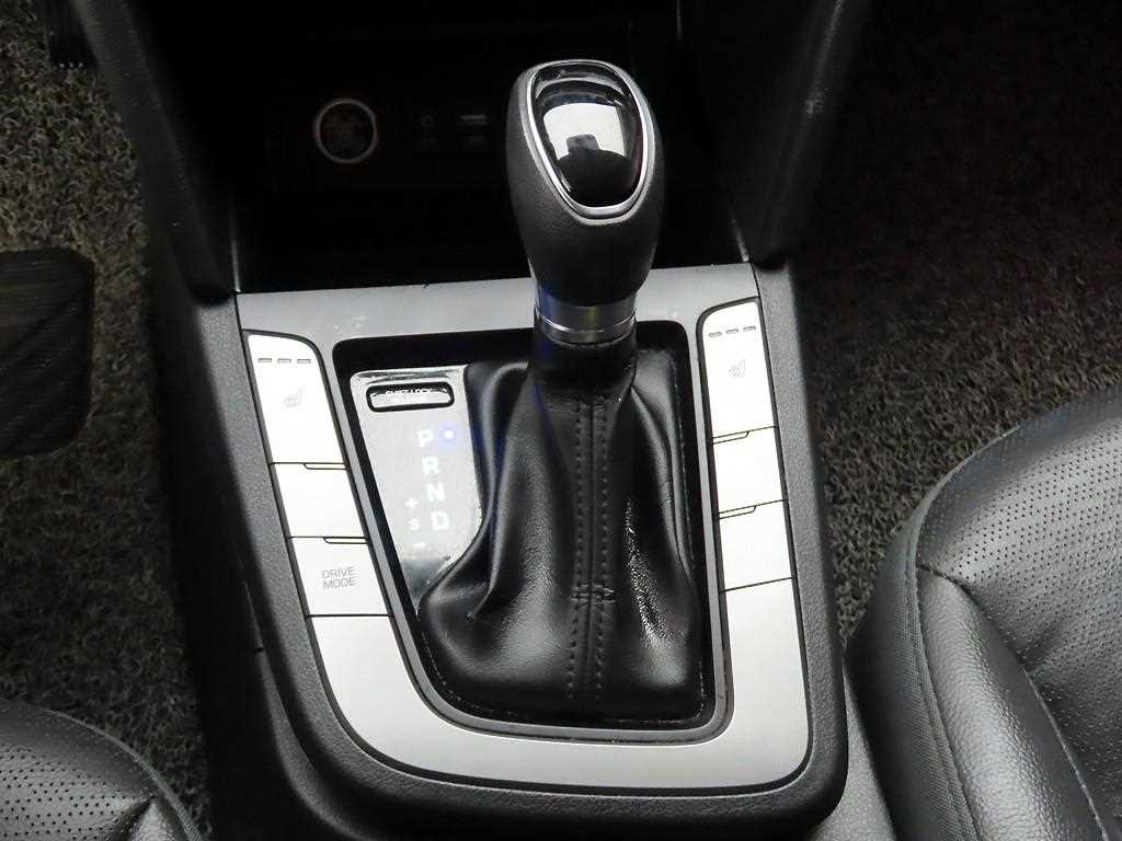 HYUNDAI Avante - Vista 10