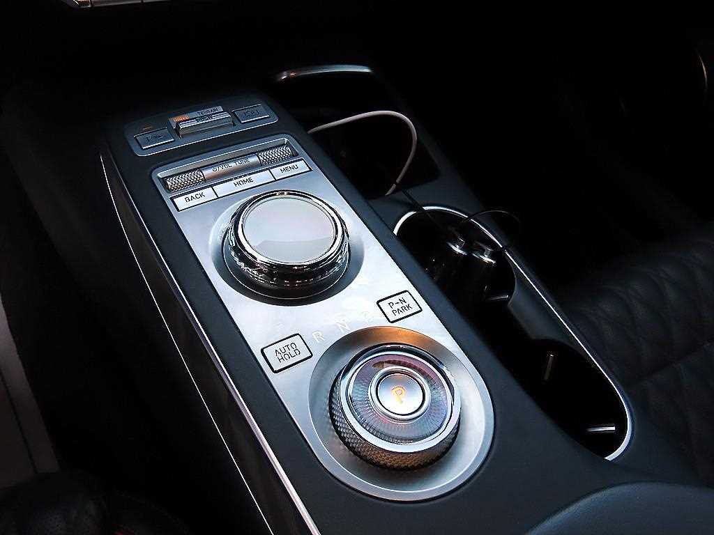 Genesis GV70 - Vista 11