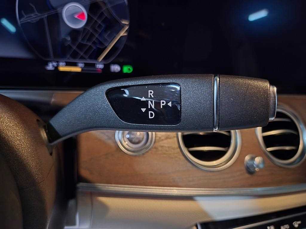 Mercedes Benz E class - Vista 12