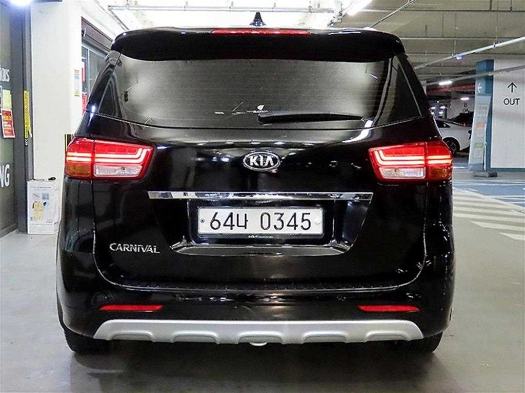 KIA Carnival - Vista 5