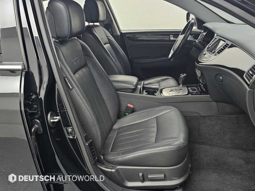 HYUNDAI Genesis - Vista 10