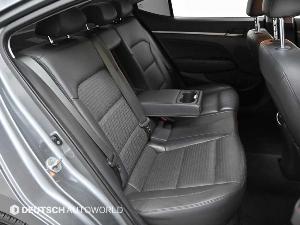 HYUNDAI Avante - Vista 12