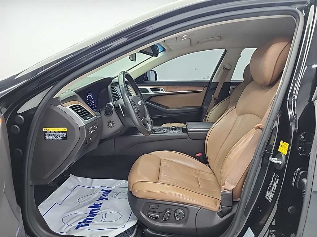 HYUNDAI Genesis - Vista 11
