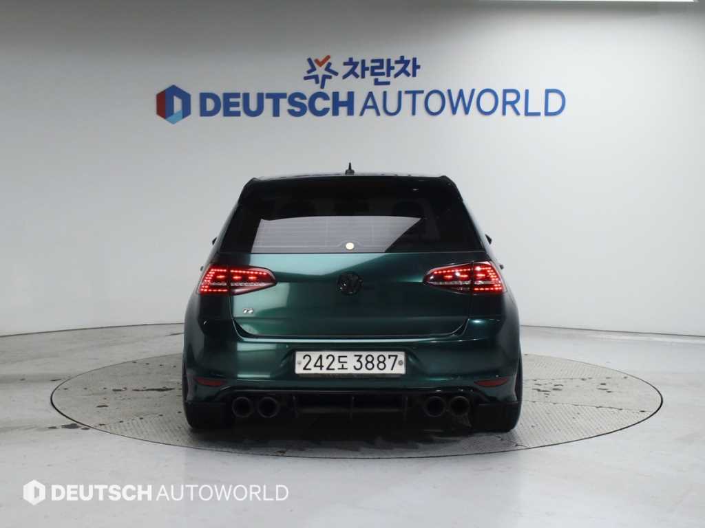 Volkswagen Golf - Vista 4