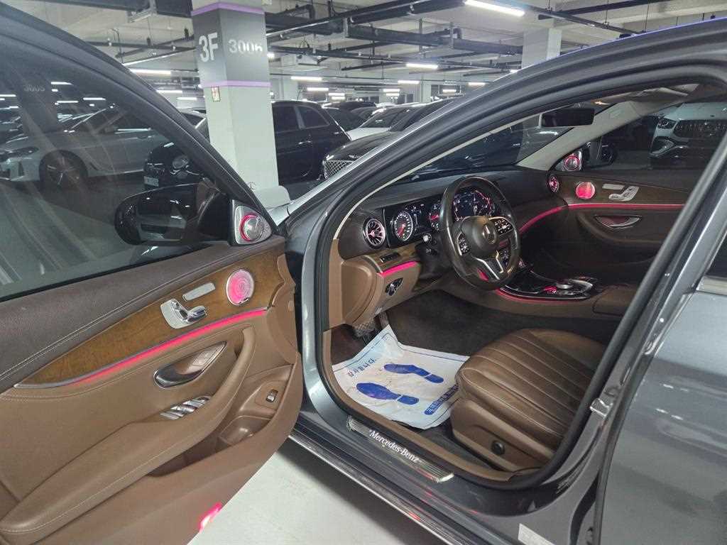 Mercedes Benz E class - Vista 5