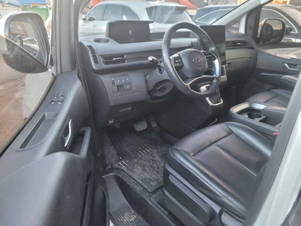 HYUNDAI Staria - Vista 2