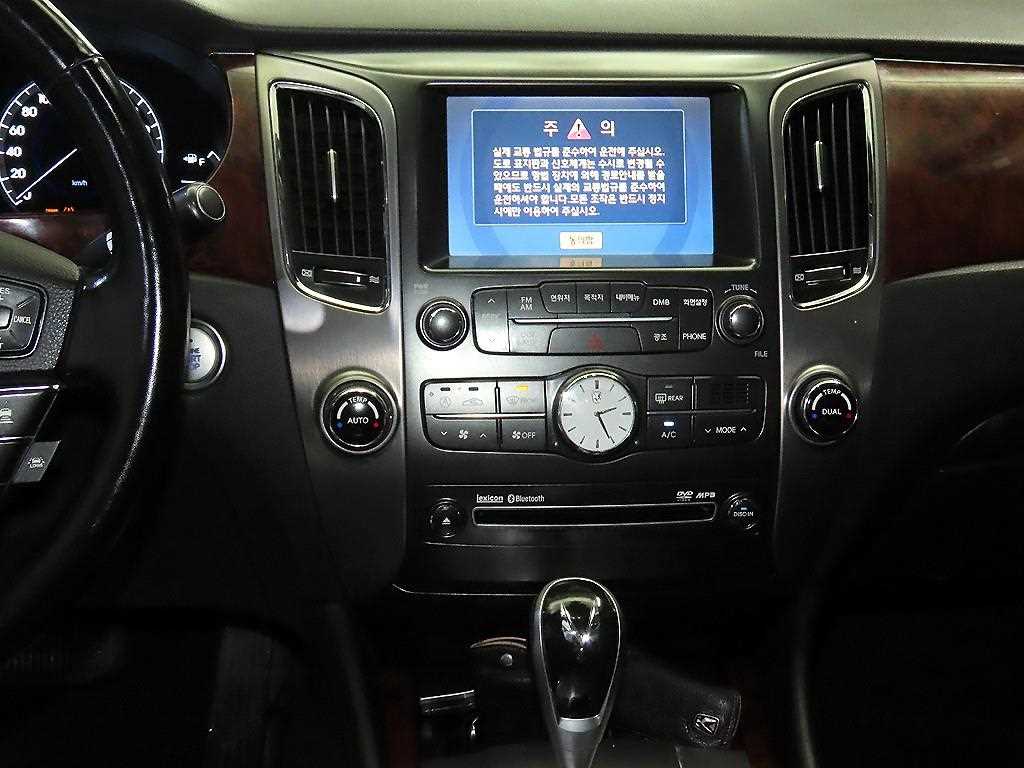 HYUNDAI Equus - Vista 11