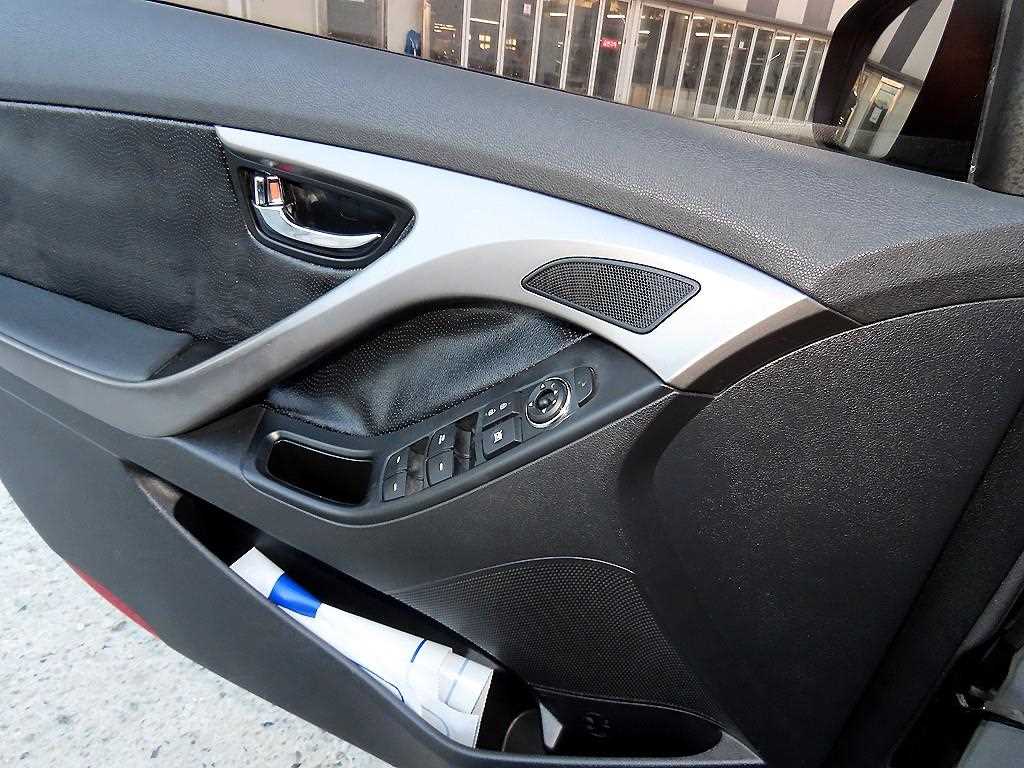 HYUNDAI Avante - Vista 11