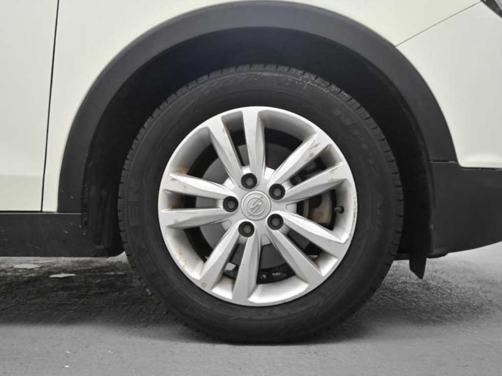 Ssangyong Tivoli - Vista 5