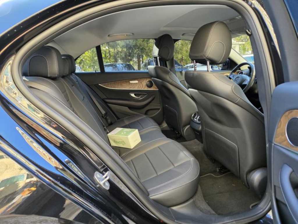 Mercedes Benz E class - Vista 9