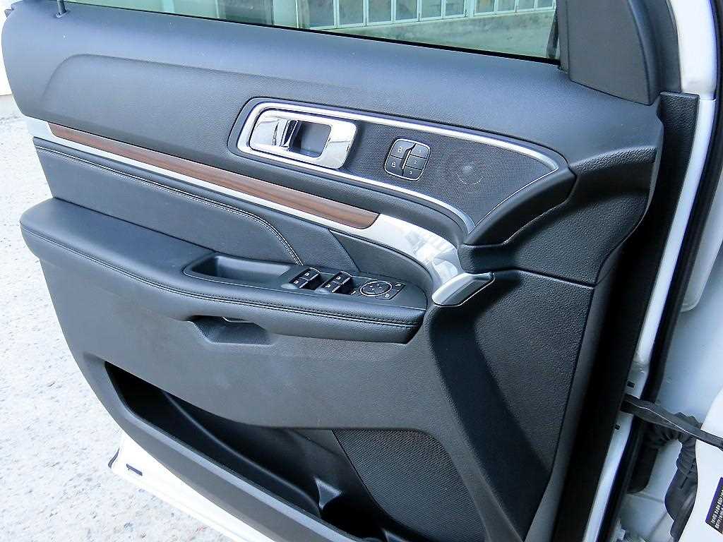 Ford Explorer - Vista 11