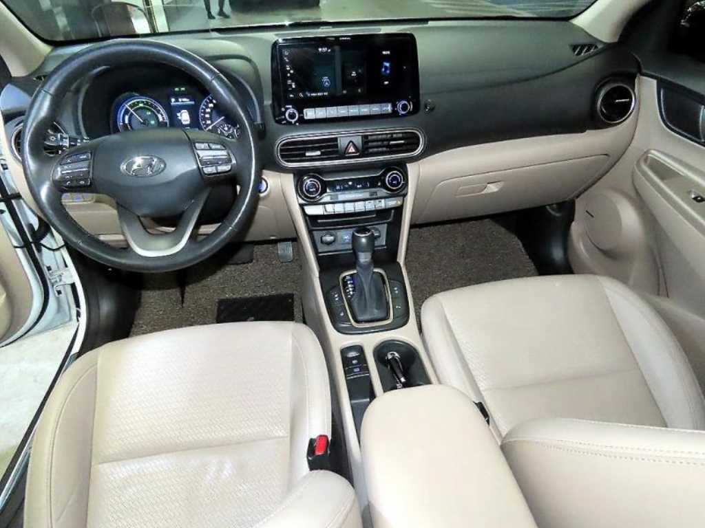 HYUNDAI Kona - Vista 10