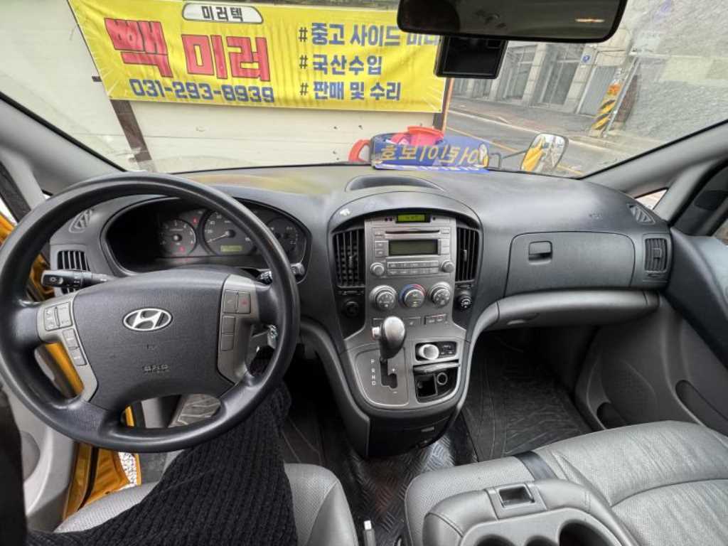 HYUNDAI Starex - Vista 6