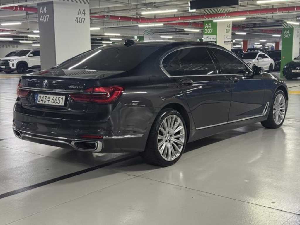 BMW 7 Series - Vista 4