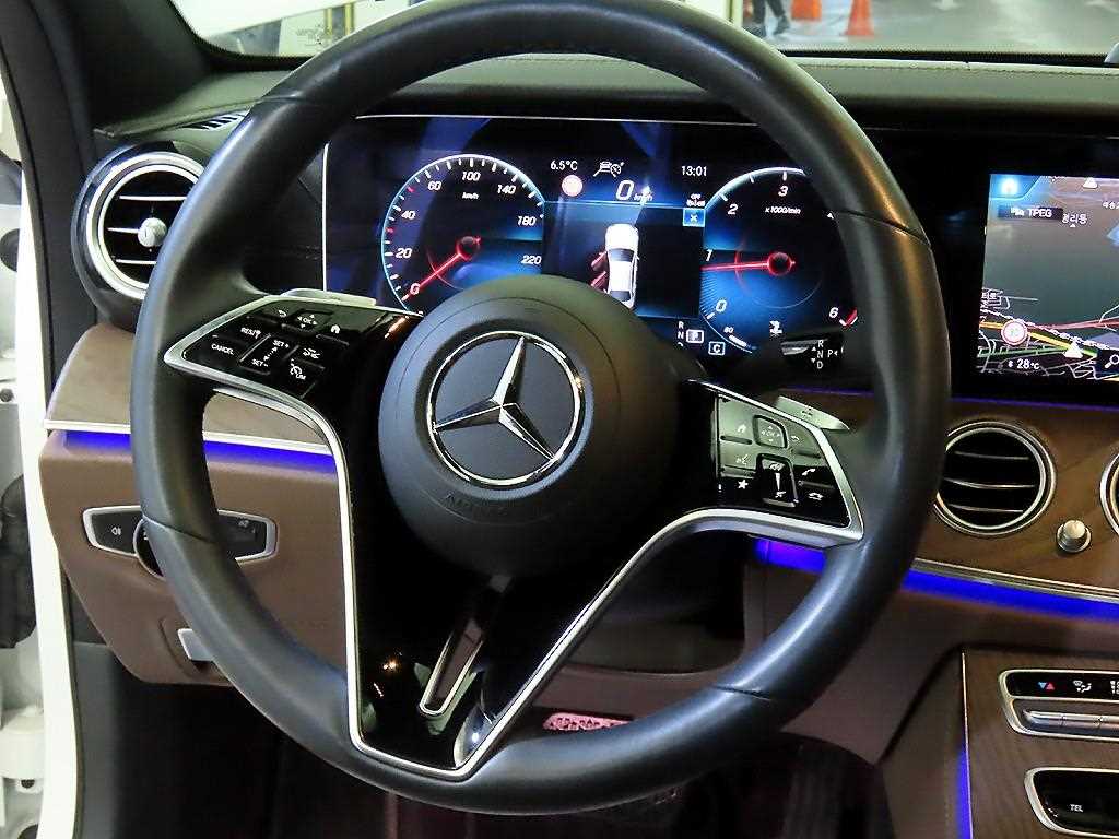 Mercedes Benz E class - Vista 8