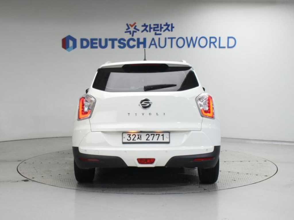 Ssangyong Tivoli - Vista 4