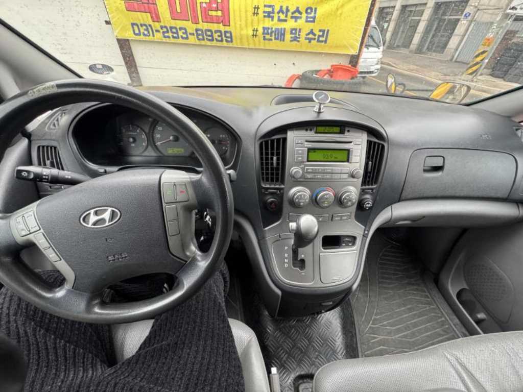 HYUNDAI Starex - Vista 6