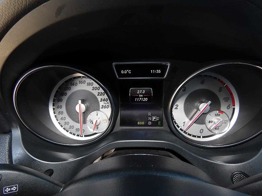 Mercedes Benz GLA Class - Vista 8