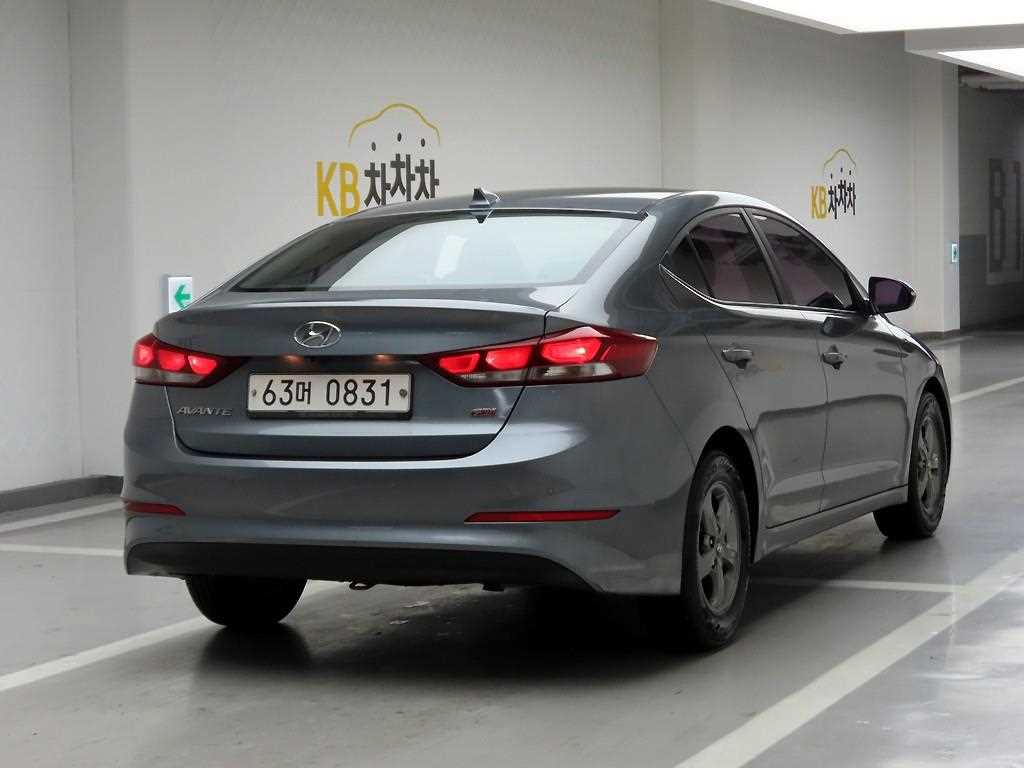 HYUNDAI Avante - Vista 4
